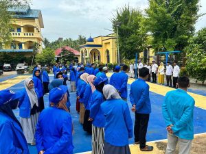 PAYA LIPAH - Rektor Institut Agama Islam (IAI) Almuslim Aceh melepas mahasiswa peserta Kuliah Pengabdian Masyarakat (KPM) Tematik yang berlangsung Senin, 13 Februari 2023 di lapangan Kampus Paya Lipah.