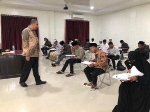 PAYA LIPAH - Untuk kali perdana, Kampus Paya Lipah Institut Agama Islam (IAI) Almuslim Aceh menggelar tes penerimaan mahasiswa baru dengan menggelar ujian mandiri (UM) tertulis gelombang pertama yang berlangsung Kamis, 25 Mei 2023 di ruang belajar pascasarjana.